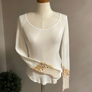 WE THE FREE thermal lightweight white TOP / CROCHET embroidered sleeves size XS
